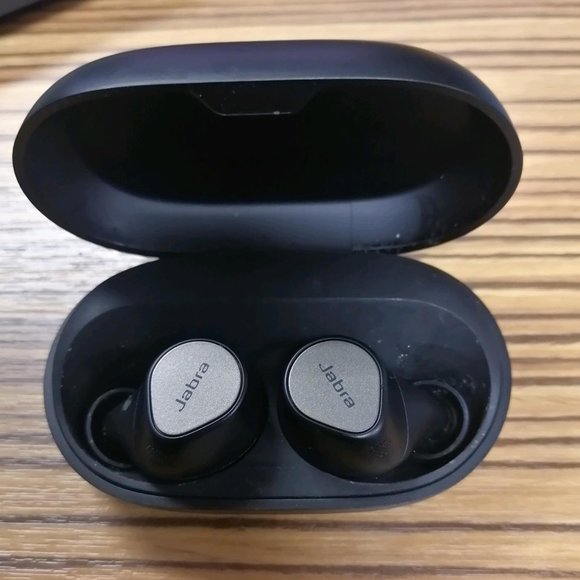 Wireless Bluetooth earbuds - Picture 1 of 4